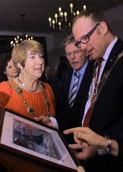 v.l.n.r: Lord Mayor Lynne Stagg, Robert Tonks, OB Sören Link